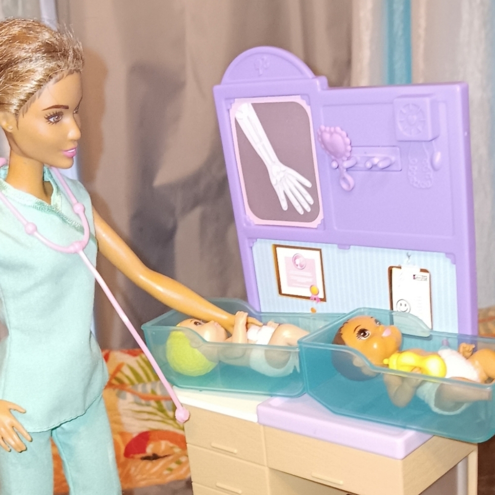 HUGE BARBIE DOLL DOCTOR PRENATAL NURSE BUNDLE - Picture 4 of 14